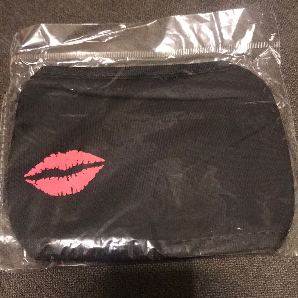 1 x Adult face mask
